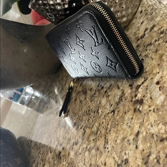 LV Style Black Embossed Monogram Zip Wallet large - Picture 4 of 8